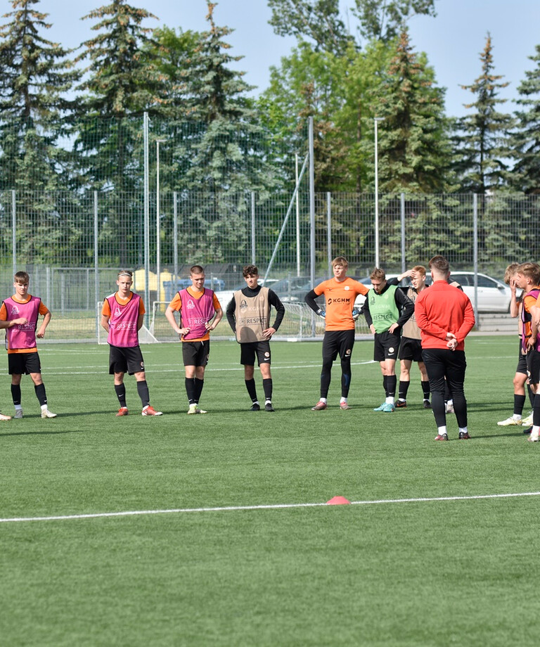 Poranny trening drużyn U-19 oraz U-17 | FOTO