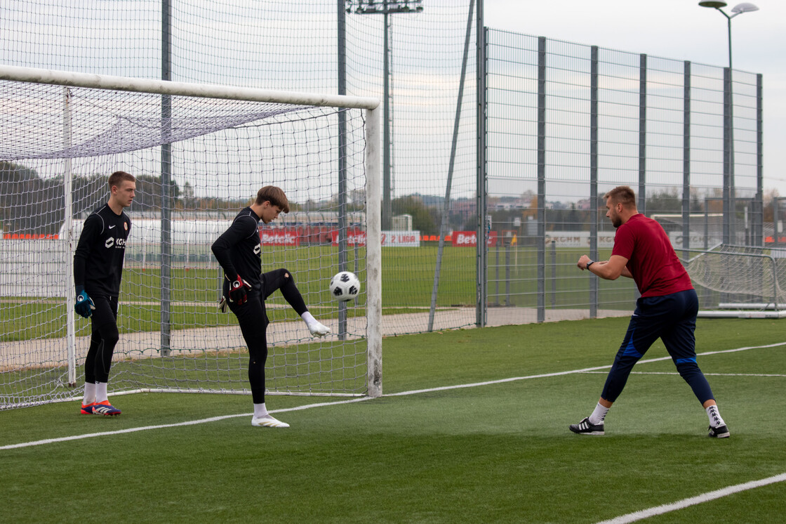 Kurs UEFA Goalkeeper B na obiektach Akademii Piłkarskiej KGHM Zagłębie | FOTO