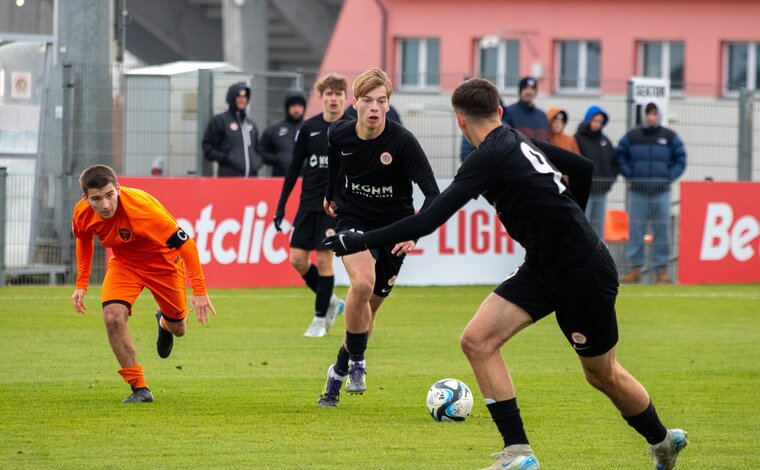 CLJ U-19: Zagłębie Lubin - Escola Varsovia | Foto